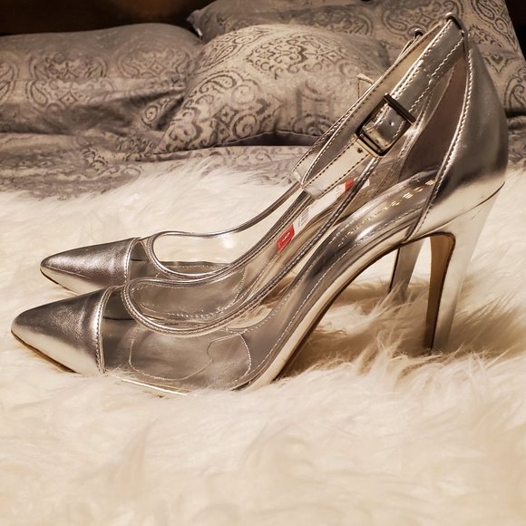 Silver Heels - Picture 3 of 4